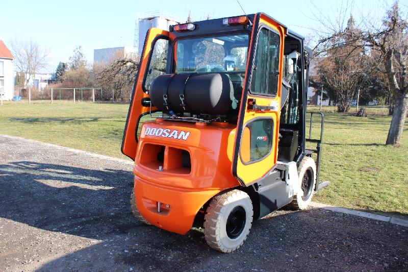 DW Forklift s.r.o.
